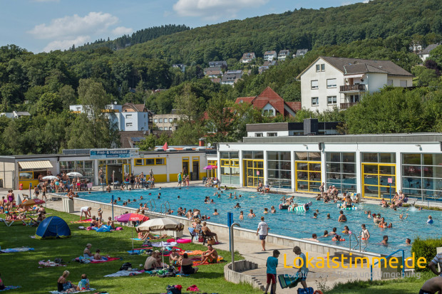  In diesem Jahr haben über 23.100 Besucher die sommerlichen Temperaturen genutzt, um sich im Freibad abzukühlen.