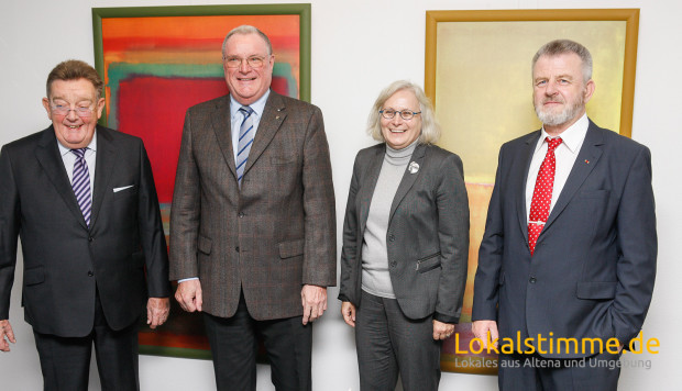 Das Bild zeigt von links: Walter Ernst Becker, Peter-Wilm Schmidt, Arbeitsgerichts-Direktorin Kirsti Bäcker und Bernd Schildknecht. Foto: Hendrik Klein