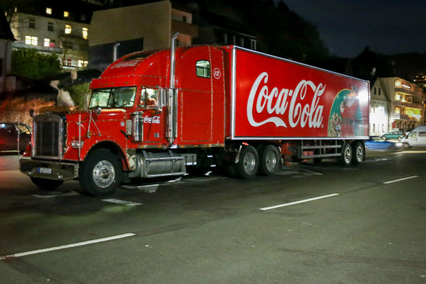 Der Coca-Cola Weihnachtstruck kam am Samstagabend um 21.45 Uhr in Altena an. 